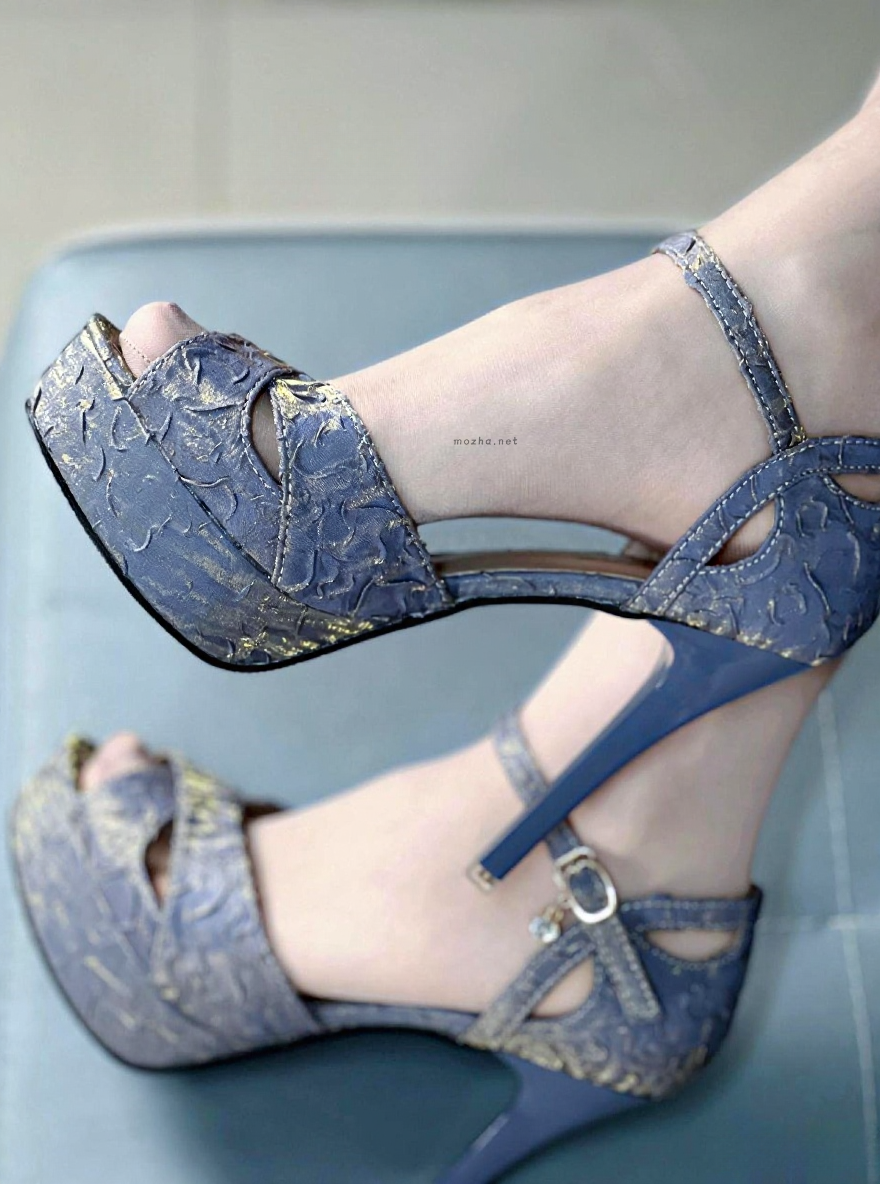 白龙猫女 – 美鞋专场【14P】